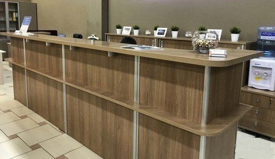 Современная стойка-ресепшн Vasanta
